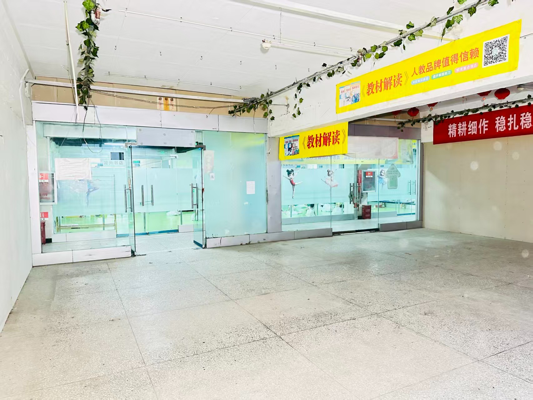 唐聂十三街提供写字楼、商铺、展示空间、直播间等多种面积选择，满足企业办公、研发、展示、运营等多元需求。