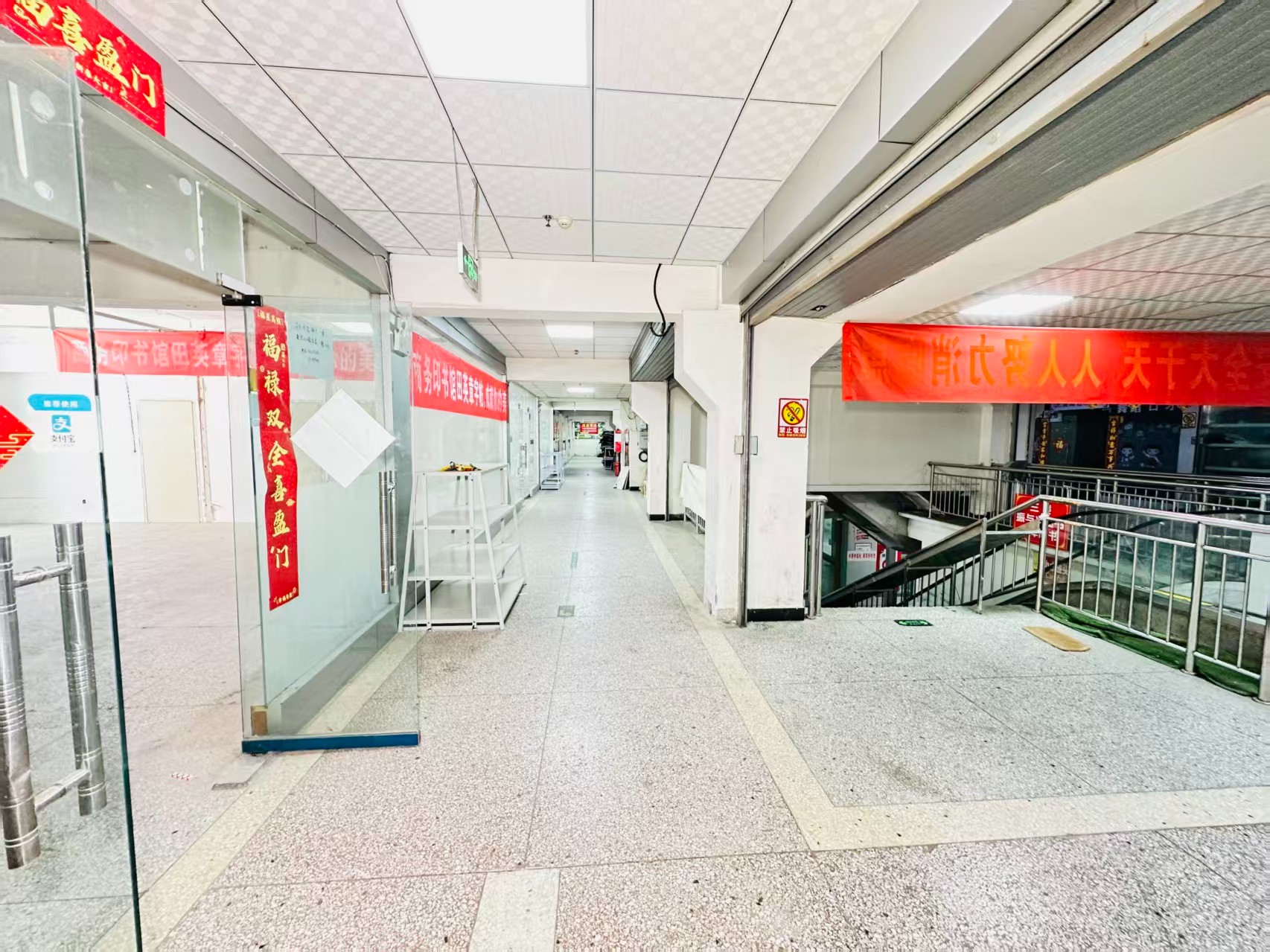 唐聂十三街引入人工智能技术应用场景，推动AI与商业、零售、电商、企业服务等领域融合发展。